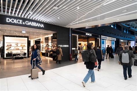 gucci - roma fiumicino aeroporto t3 gate g photos